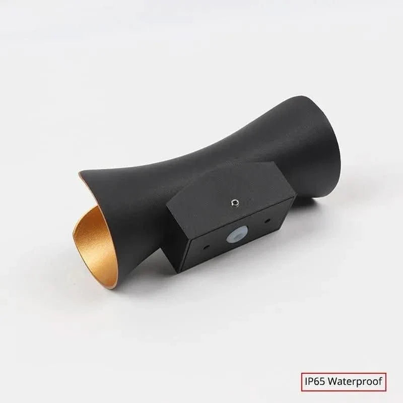 Curved LED Outdoor Wall Light with IP65 Weatherproofing