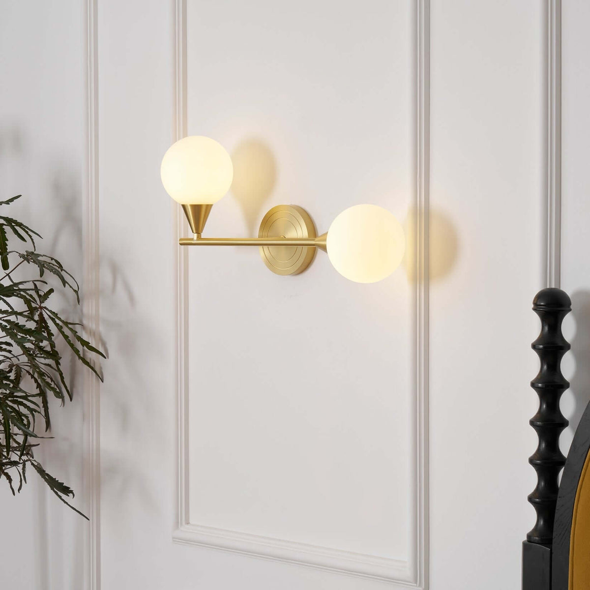 Averin Wall Lamp