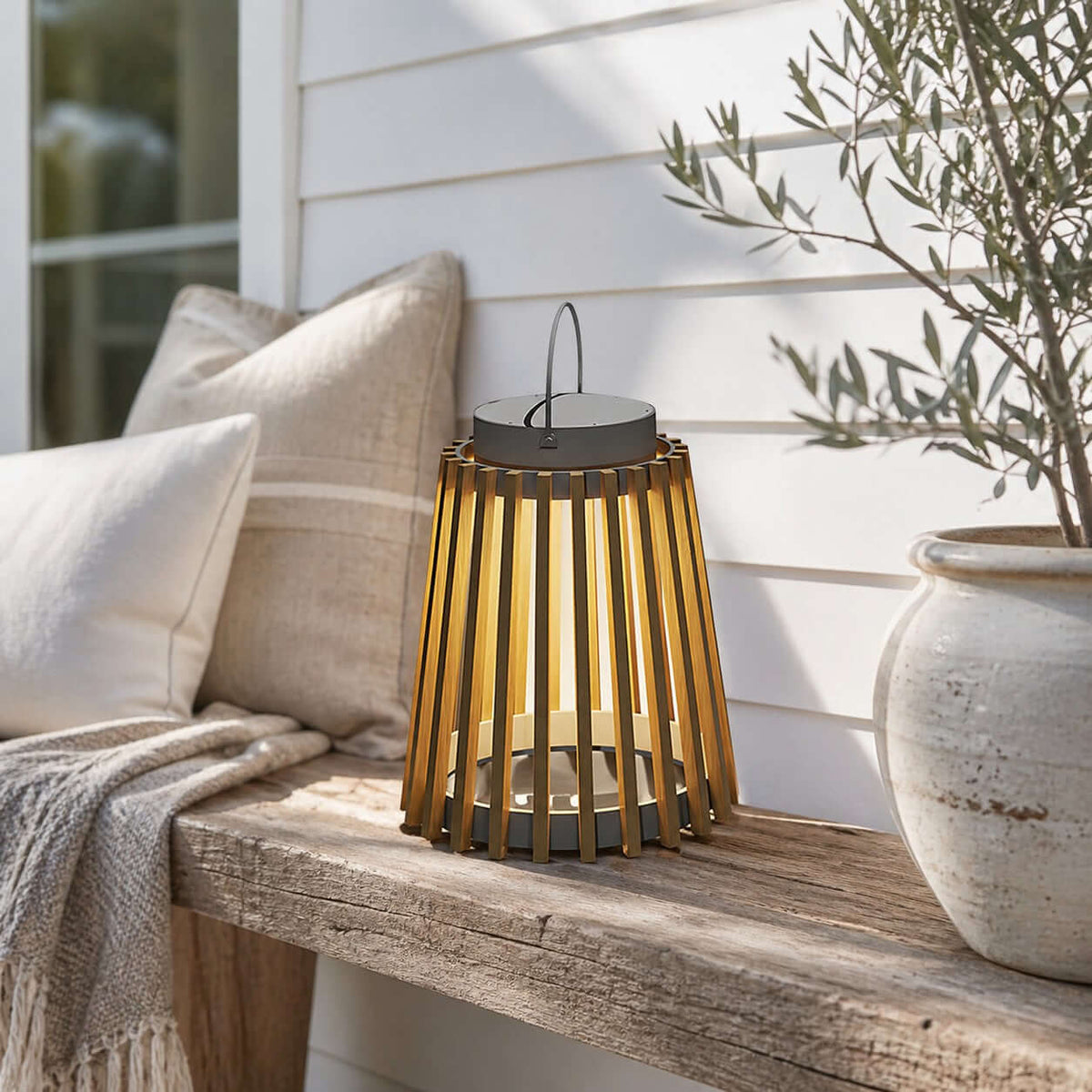 Avyron Solar Outdoor Lamp