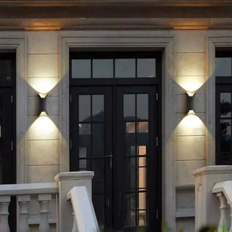 Curved LED Outdoor Wall Light with IP65 Weatherproofing