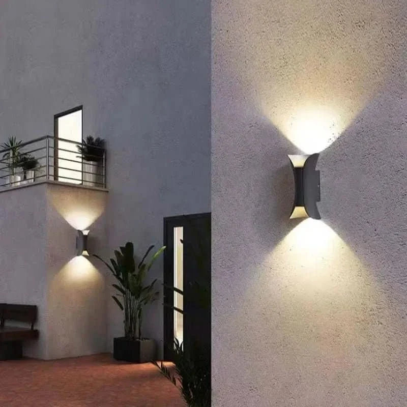 Curved LED Outdoor Wall Light with IP65 Weatherproofing