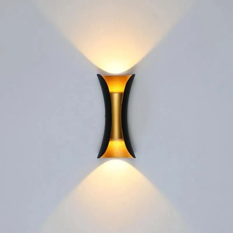 Curved LED Outdoor Wall Light with IP65 Weatherproofing