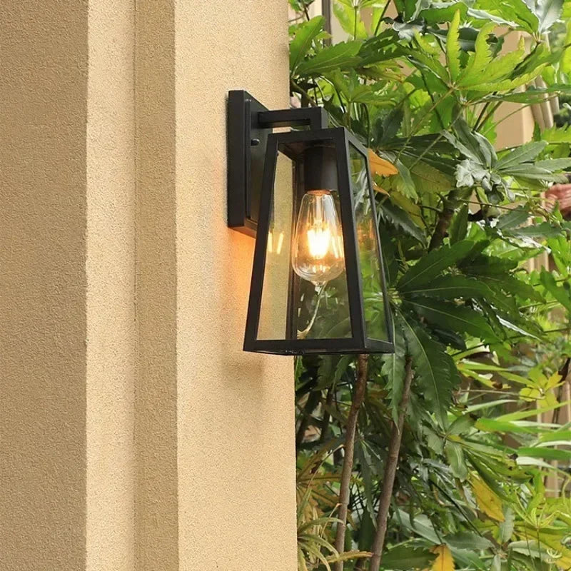 Verona Outdoor Wall Lamp